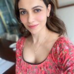 Simran Kaur Mundi Instagram - 🌺🧡✨