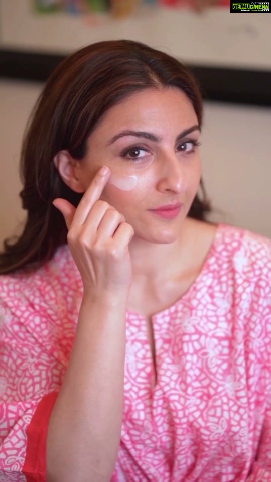 Soha Ali Khan Instagram - Following a skincare routine & the right order to layer it is so important! I’ve been using the dermatologist recommended @cetaphil_india Bright Healthy Radiance Range for the AM to PM routine, which includes four simple steps: 1️⃣ Brightness Reveal Creamy Cleanser removes impurities without drying the skin. 2️⃣ Bright Healthy Radiance Brightness Refresh Toner hydrates and refreshes the skin. It doesn’t make skin sticky or greasy! 3️⃣ Bright Healthy Radiance Brightening Day Protection Cream contains SPF15. Has a moisturising formula and works on reducing dark spots caused by sun in just 4 weeks. 4️⃣ Brightening Night Comfort Cream has Hyaluronic acid. The formula reduces dark spots & repairs the skin overnight! And that's how I keep my skin healthy & radiant all day around! #cetaphilindia #sensitiveskinexpert #dermatologistrecommended #cetaphilbrighthealthyradiance #ninacinamide #skincare #skincareroutine #naturalingredients #cetaphilgentleskincleanser #cetaphilcreamycleanser