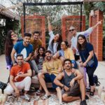 Sonakshi Sinha Instagram - ALL my favorites in one frame!!!! This picture is GOLD 🙌🏼 🧿 #friendslikefamily #lafamilia #myfriendsarebetterthanyours