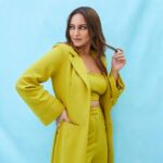 Sonakshi Sinha Instagram - Its either black or bright… nothing in between ☀️