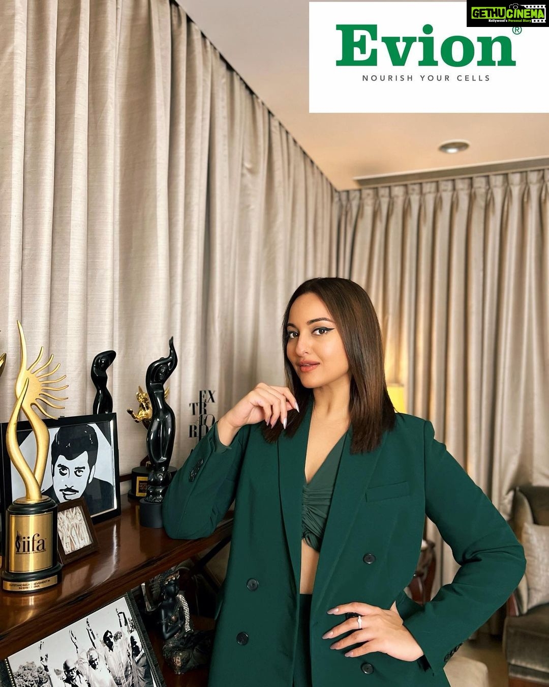Sonakshi Sinha Instagram - Daily shoots and regular travel take their toll on my skin and hair. But this time, I am not worried. This Women’s Day, #EvionInBeautyOn is my mantra. Evion with its Vitamin E goodness helps ensure my beauty reflects on the outside with healthy skin and hair. It nourishes cells so that my inner beauty reflects on the outside. So go on, show your skin and hair some much-needed loving, with Evion. Visit www.evion.in to know why YOUR skin and hair will love you for choosing Evion too. #EvionInBeautyOn #healthy&beautiful #healthyskin #healthyhair #InternationalWomensDay #VitaminEforbeauty #healthywomen #beautifulwomen #Ad