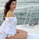 Sonal Chauhan Instagram - Ghost in Dubai 🌊 🧜‍♀️🌊 . . . . . . . . . . . . . . . . . . . . . . . . . . . . . . . . . . . . . . . . . . . . . . . . . Hair n Makeup @vijaysharmahairandmakeup Styled by @ashwin_ash1 #love #sonalchauhan #comfort #trending #ghostmovie #pink #white #sea #waves #dubai #setlife #shoot #water #baby #monday