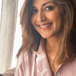 Sonali Bendre Instagram - Twinning for the twins... #MaasiLove #BestGift #WellEarnedGift #FavNephew #FavNiece #Twins #GrowingTooFast PS: Love the new #iPhoneMini colour 💚
