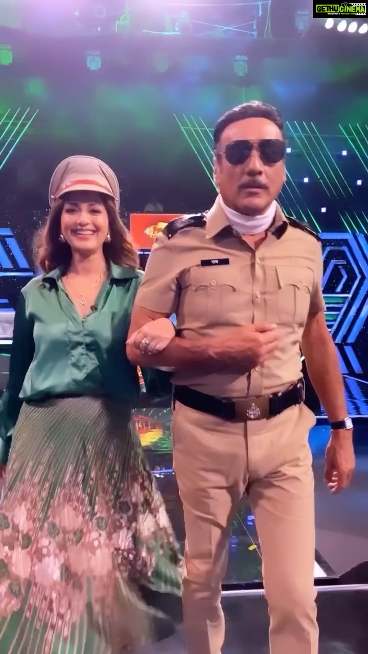 Sonali Bendre - 491.3K Likes - With the man who needs no introduction! @apnabhidu
#didlilmasters @zeetv
#jackieshroff #trendingreels #song #reelitfeelit