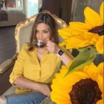 Sonali Bendre Instagram - Sunflowers and coffee… no better way to #SwitchOnTheSunshine