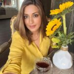 Sonali Bendre Instagram - Sunflowers and coffee… no better way to #SwitchOnTheSunshine