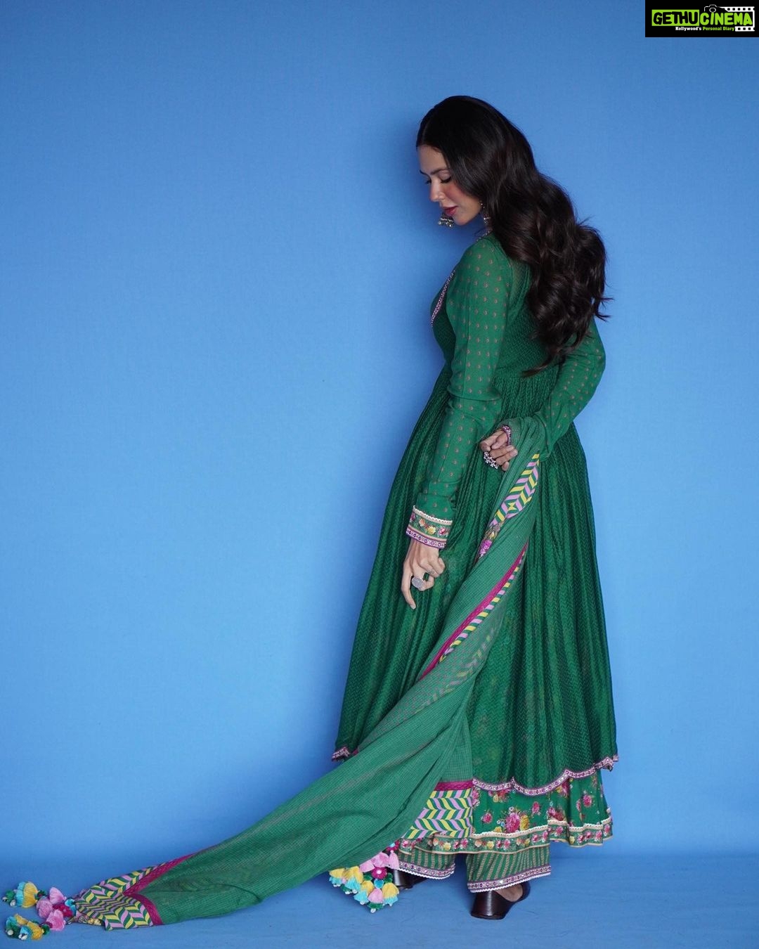 Sonam Bajwa Instagram - Looks from MVNKTN promotions… Outfit @toraniofficial Rings @silverhouse.co.in @sangeetaboochra Makeup @cocoballucci_ Hair @hairbyharrybajwa Styled by @rochelledsa @anishagandhi3