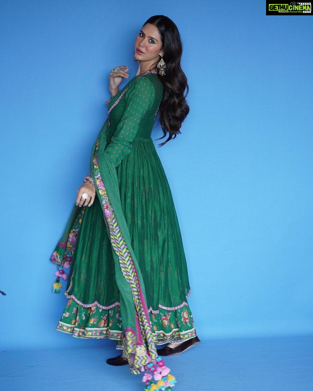 Sonam Bajwa Instagram - Looks from MVNKTN promotions… Outfit @toraniofficial Rings @silverhouse.co.in @sangeetaboochra Makeup @cocoballucci_ Hair @hairbyharrybajwa Styled by @rochelledsa @anishagandhi3