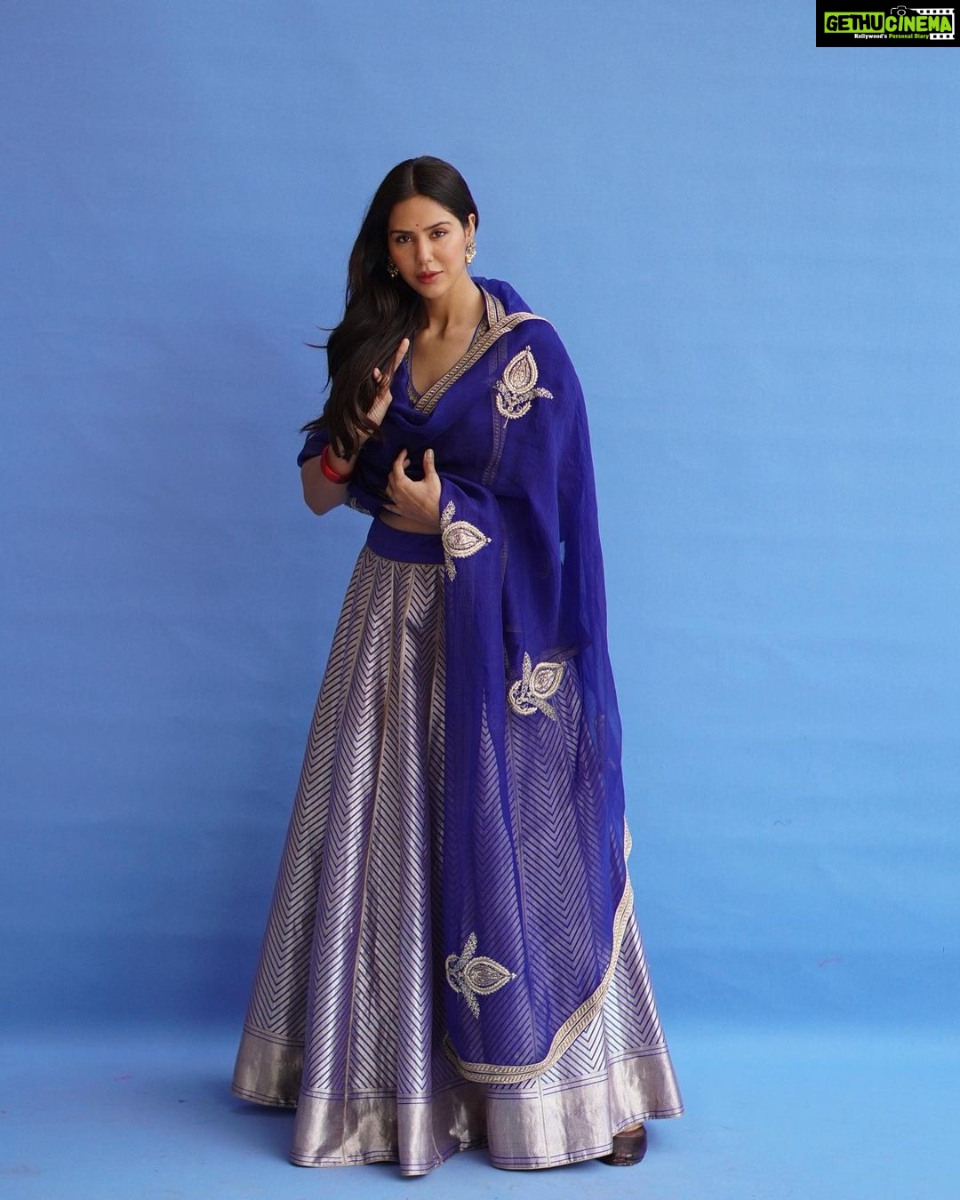 Sonam Bajwa Instagram - For MVNKTN.. Wearing @raw_mango Earrings @silverhouse.co.in Makeup @cocoballucci_ Hair @hairbyharrybajwa Styling @rochelledsa @anishagandhi3