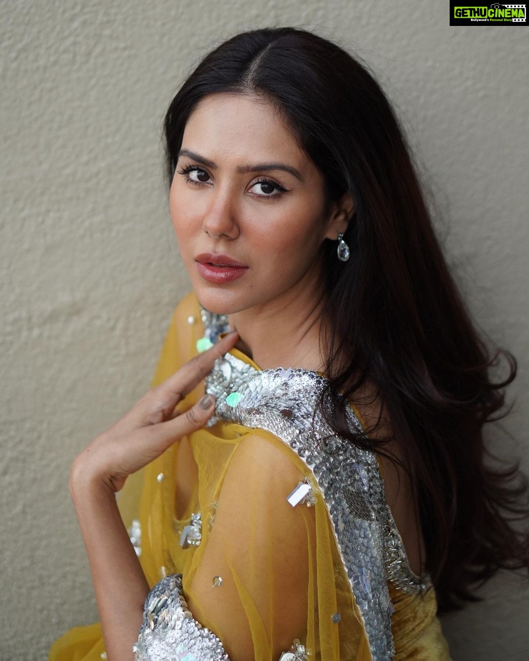 Sonam Bajwa Instagram - Up close #nofilter #unedited
