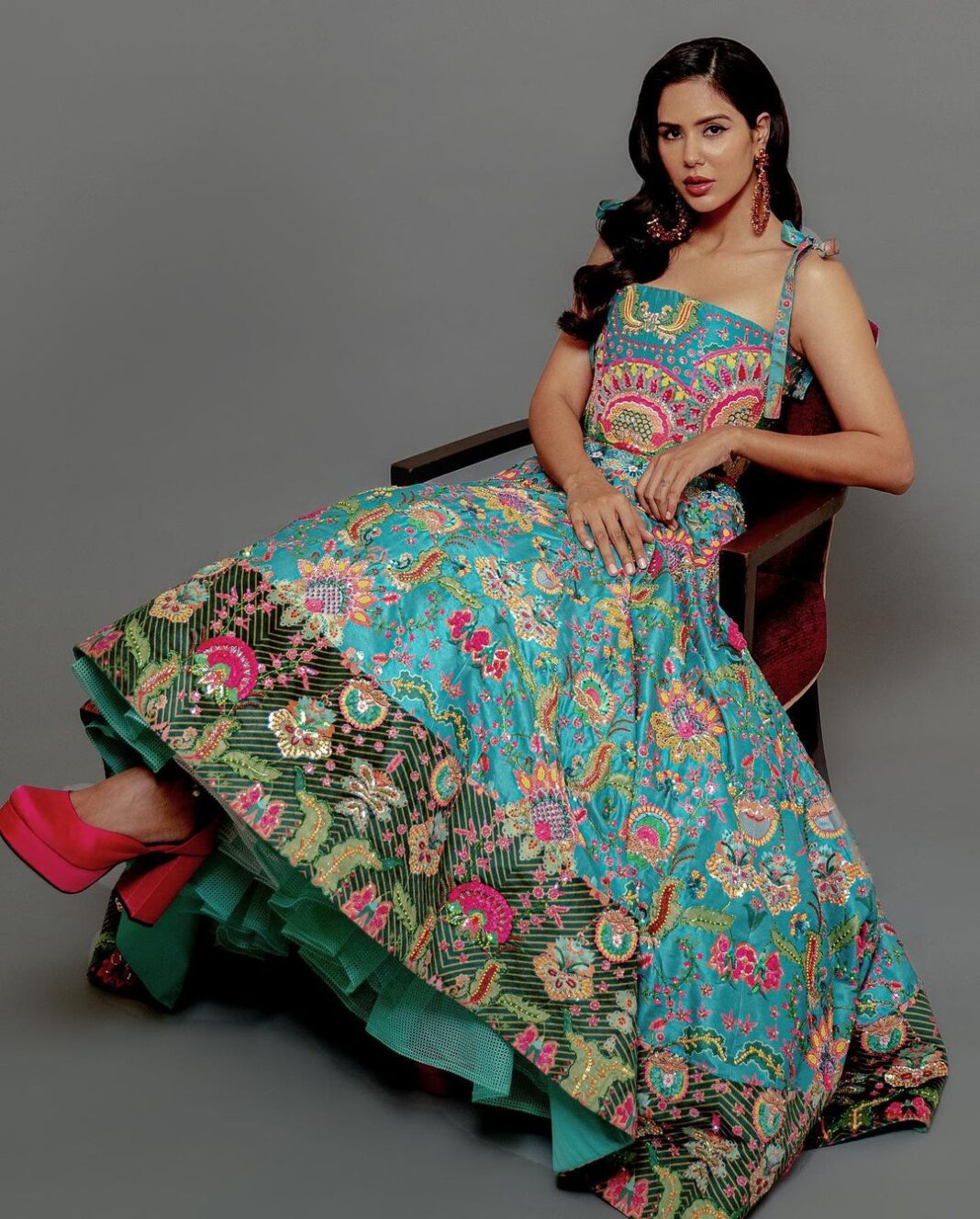 Sonam Bajwa Instagram - Blooming Tales 🌸🌸🌸 Label - @siddharthabansal_ For @lakmefashionwk x @fdciofficial Styled by @stylisttsahilgulati Photographer @harmeetsinghsana Footwear - @dipyourtoes Jewelry - @suhana_art_and_jewels Makeup & hair - @makeupbyrevaa @amitbhardwaj.hair
