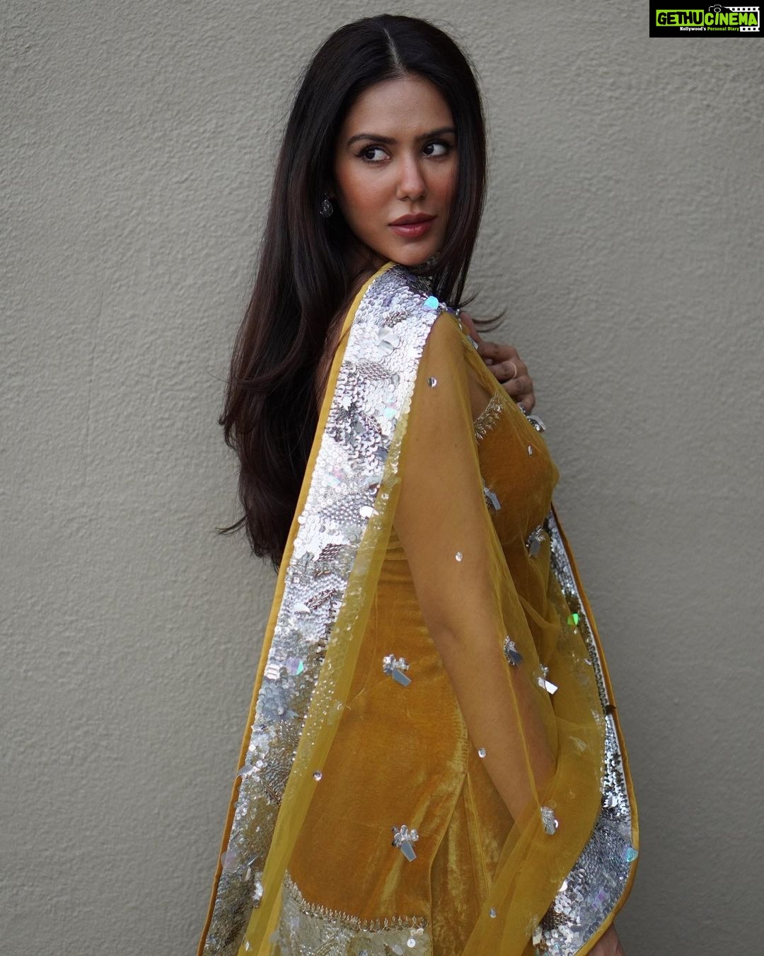 Sonam Bajwa Instagram - 🍯 🍯 @hussainrehar.official
