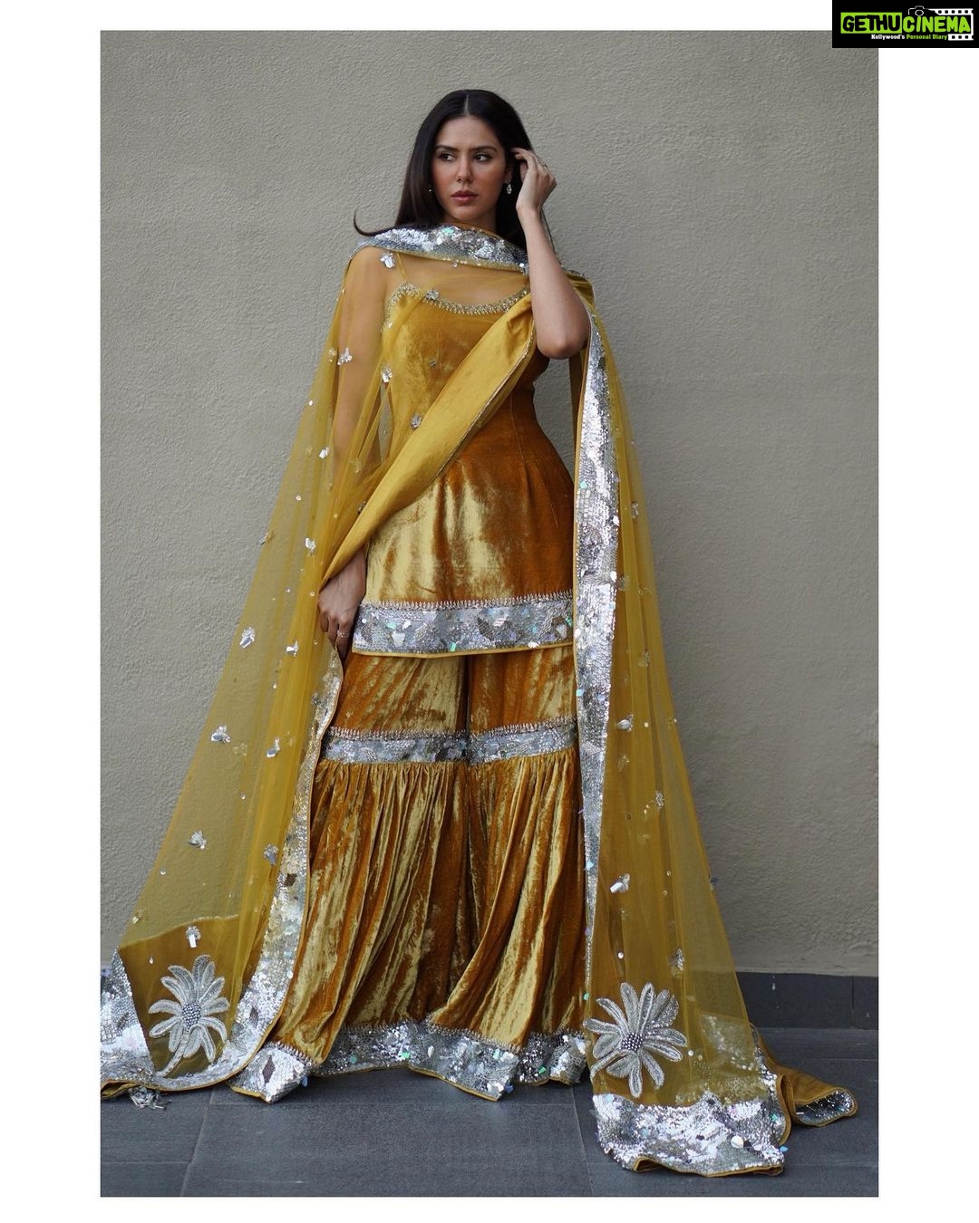 Sonam Bajwa Instagram - In custom @hussainrehar.official for MVNKTN premier night 💛 Make up by yours truly ☺️ Hair @hairbyharrybajwa
