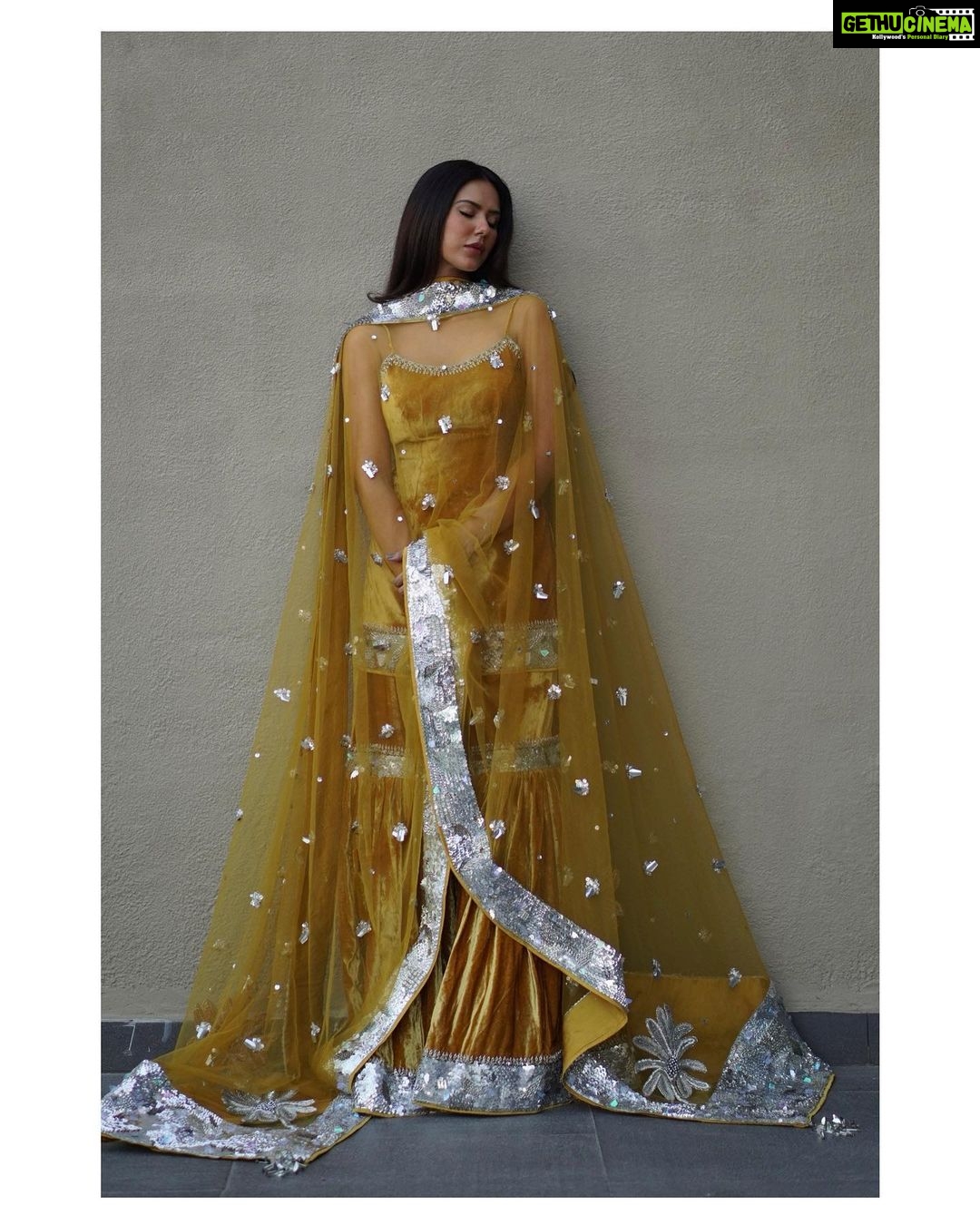 Sonam Bajwa Instagram - In custom @hussainrehar.official for MVNKTN premier night 💛 Make up by yours truly ☺️ Hair @hairbyharrybajwa