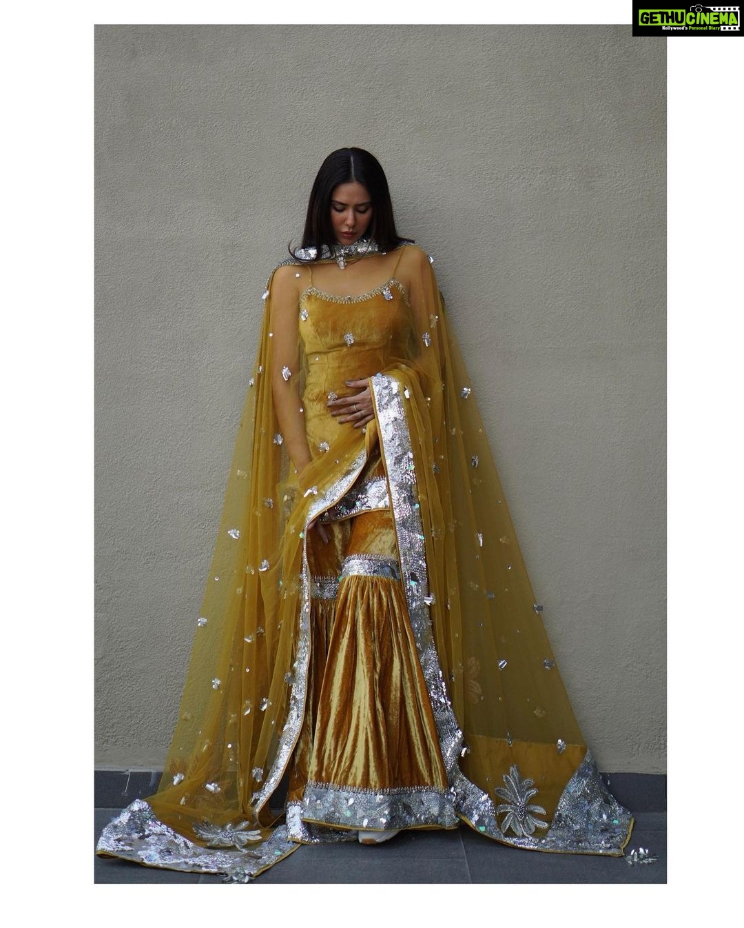 Sonam Bajwa Instagram - In custom @hussainrehar.official for MVNKTN premier night 💛 Make up by yours truly ☺️ Hair @hairbyharrybajwa