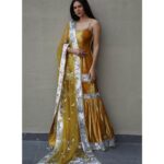 Sonam Bajwa Instagram – In custom @hussainrehar.official for MVNKTN premier night 💛
Make up by yours truly ☺️
Hair @hairbyharrybajwa