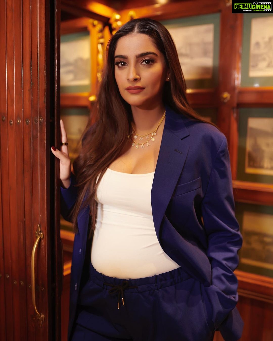 Actress Sonam Kapoor HD Photos and Wallpapers April 2022 - Gethu ...