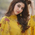 Sonarika Bhadoria Instagram - कुछ यूँ मिली नज़र उनसे की… बाक़ी सब नज़रंदाज़ हो गये.. ~ Gulzar Saab 📸 @dieppj Outfit @kameez.co_