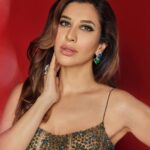 Sophie Choudry Instagram - She’s Sheer Magic✨ Dress @rohitgandhirahulkhanna Jewels @farahkhanworld HMU @ambereenyusuf Styling @tanimakhosla 📸 @visualaffairs_va #glam #sheer #ootn #styleinspo #playingdressup #sophiechoudry #details #upclose #makeupinspo #metalliceyes
