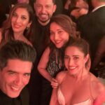 Sophie Choudry Instagram - Celebrating our dearest @apoorva1972 ..50 & pure Gold!! Love u and Bijal and wish you nothing but the best always.. Here’s to making more memories 🥂💕❤️ #makingmemories #friendslikefamily #goodtimes #gold #aboutlastnight