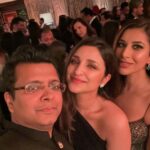Sophie Choudry Instagram - Celebrating our dearest @apoorva1972 ..50 & pure Gold!! Love u and Bijal and wish you nothing but the best always.. Here’s to making more memories 🥂💕❤️ #makingmemories #friendslikefamily #goodtimes #gold #aboutlastnight