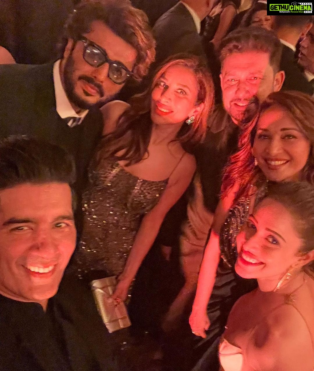 Sophie Choudry Instagram - Celebrating our dearest @apoorva1972 ..50 & pure Gold!! Love u and Bijal and wish you nothing but the best always.. Here’s to making more memories 🥂💕❤️ #makingmemories #friendslikefamily #goodtimes #gold #aboutlastnight