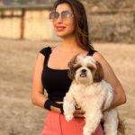 Sophie Choudry Instagram - Sunsets for the soul (and to soothe random injuries)🧡 #sunset #sunsetlovers #happygirlsaretheprettiest #beachlover #beachvibes #tgif #friyay #nofilterneeded #dogmom #shihtzu #shihtzulovers #sophiechoudry #magiclight #mumbai