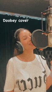 Sophie Choudry Instagram - This song is such a vibe✌🏼#doobey #justforfun No copyright infringement intended. Just a cover for Instagram. Original credits @ankurtewari @sonymusicindia @oaffmusic @lyrics @kausarmunir #gehraiyaan #gehraiyaanonprime #songcover #coversong #bollywoodsongs #sophiechoudry #trendingsongs #deepikapadukone #ananyapandey #reelitfeelit #singingreels