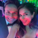 Sophie Choudry Instagram - Celebrating our dearest @apoorva1972 ..50 & pure Gold!! Love u and Bijal and wish you nothing but the best always.. Here’s to making more memories 🥂💕❤️ #makingmemories #friendslikefamily #goodtimes #gold #aboutlastnight