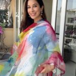 Sophie Choudry Instagram - How to have a colourful no colour Holi🤪😘💕 Happy Holi guys!! #rangbarse #holi #festival #reelitfeelit #holifestival #sophiechoudry Outfit @theloom.in @dipublicrelations