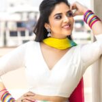 Sreemukhi Instagram - Happy Holi again! ❤️ Ranga Ranga Vaibhavanga ✨ Today at 6 pm on @zeetelugu ✨ Styling @hemamanohar1 Outfit @sr_label_by_yaminireddy PC @chinthuu_klicks Make up @nookesh.malla Hair @gopi_bridal_makeovers #sreemukhi #rangarangavaibhavanga #zeetelugu #holispecial