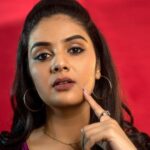 Sreemukhi Instagram - Saregamapa tonight ✨ On @zeetelugu ❤️ PC- @chinthuu_klicks Make up @nookesh.malla #sreemukhi #saregamapa