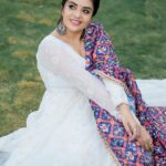 Sreemukhi Instagram - To all the beautiful women out there! ❤️ Happy Women’s Day! ✨ Styling @hemamanohar1 Outfit @an_label2805 PC @verendar_photography Makeup @nookesh.malla Hair @praneetha_beautymakeover #happywomensday #sreemukhi #love