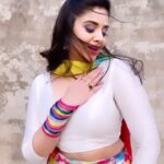 Sreemukhi Instagram - Meri jaan! Meri jaan! Meri jaan! 💕 Choreographed by me! 😍🙈 About today! 😍 Holi comes a little early!😍 Styling- @hemamanohar1 😍🥰 #sreemukhi #reels #gangubhaikathiawadi #merijaanmerijaan