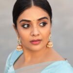 Sreemukhi Instagram - Angaranga Vaibhavanga! ✨ For ETV Ugadi event! ❤️ Outfit @sisirawholesalesaree Styling @impriyankasahajananda Earrings @kushalsfashionjewellery PC @chinthuu_klicks Make up @nookesh.malla Hair @gopi_bridal_makeovers #sreemukhi #Ugadi2022 #styledbypriyankasahajananda #mallemalaentertainments