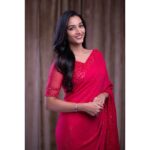 Srinidhi Ramesh Shetty Instagram – Last one for the love of Saree 🌹♥️

MUA – @shreeyapawar_makeup_studio
Styled by @ashwin_ash1 & @hassankhan_3
Saree – @singhanias_hyd 
Jewelry – @chahathjewels
Photography – @fotografia.co.in