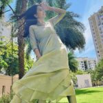 Srushti Dange Instagram - Wind gave it away 🌬 🍃🌞 Styled by @sindira_by_swethaindiran MUA by @anjali_jain_makeover_ 📸 @infinity_skylight