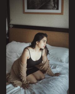 Srushti Dange Instagram - OOPS 🙊 no credits here, no makeup 💄 no hairdo 💇‍♀️ just 2 friends showing off some serious flex 🙃 📸 @infinity_skylight