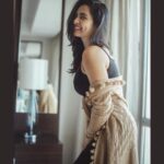 Srushti Dange Instagram - OOPS 🙊 no credits here, no makeup 💄 no hairdo 💇‍♀️ just 2 friends showing off some serious flex 🙃 📸 @infinity_skylight