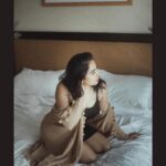 Srushti Dange Instagram - OOPS 🙊 no credits here, no makeup 💄 no hairdo 💇‍♀️ just 2 friends showing off some serious flex 🙃 📸 @infinity_skylight