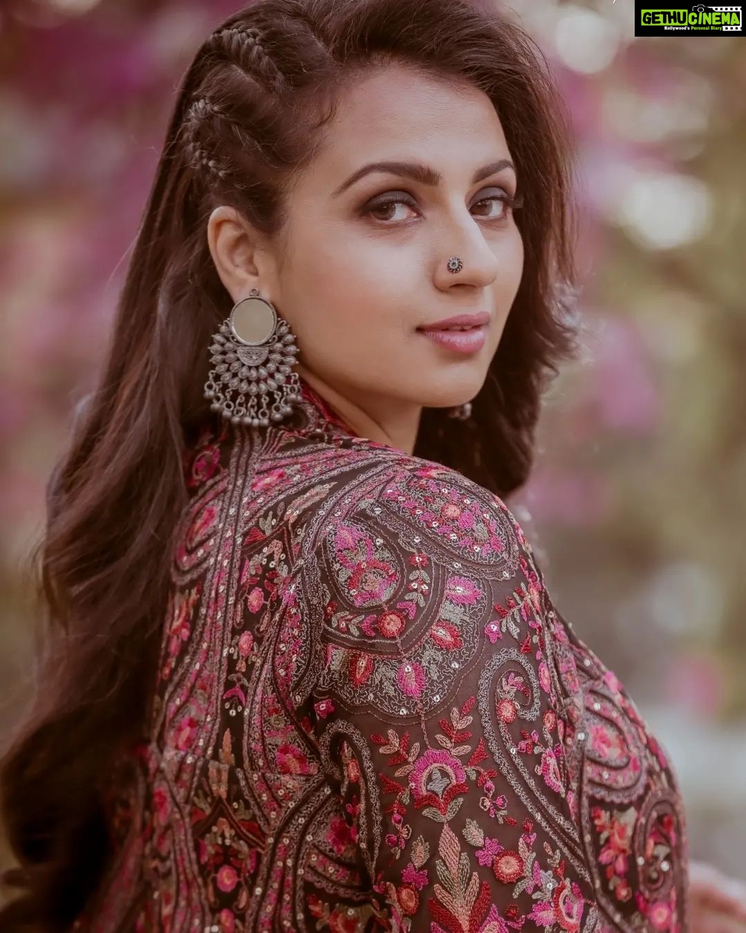 Actress Sruthi Hariharan HD Photos and Wallpapers March 2022  Gethu Cinema