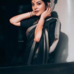 Sshivada Instagram - Just saree vibes🖤🖤🖤 . . . . . Clicked by : @_shutter_magics_ MUA : @meeramax_makeupartist_ Assisted by : @sajeesh_s_0619_make_over Stylist: @kenusjoseph Saree : @mayurika_thefreshfashion Blouse designed by : @rabenda_by_sreelakshmi Jewellery : @adorebypriyanka Video: @the_motomatrix Assistant photographer:@_mr_travelholic_ Location : @udshotels . . . . . #sunkissed #sareelove #blacksaree #blackandwhite #oldisgold #retro #retrostyle #photography #nostalgia #happiness💕 #liveyourlife #loveyourlife #lovewhatyoudo #gramaphone Uday Backwater Resort