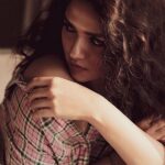 Sunaina Instagram - #repost @thestoryteller_india ・・・ A Warm Afternoon // Frames from the video ft. @thesunainaa 💫 . H&M by @vedya.hmua • styling by @mehndi_jashnani 💫 • Team: @pradeep__rajaa @gopikrish_photography ✨ .