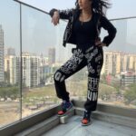 Sunny Leone Instagram - Love this look! Outfit @justbillibyrashmichhabra Accessories @oceana_clutches styled by @hitendrakapopara Assisted by @sameerkatariya92 @tanyakalraaa