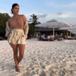 Sunny Leone Instagram - Sunset on this pretty island!! Outfit @__madeforher__ styled by @hitendrakapopara Assisted by @sameerkatariya92 @tanyakalraaa @SIGNATURECOLLECTIONMALDIVES @HIDEAWAYBEACHMALDIVES @ASYOUPLAN Hideaway Beach Resort & Spa Maldives
