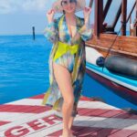 Sunny Leone Instagram - Out at sea in this cute suit! @SIGNATURECOLLECTIONMALDIVES @HIDEAWAYBEACHMALDIVES @ASYOUPLAN Outfit @flirtatious_india styled by @hitendrakapopara Assisted by @sameerkatariya92 @tanyakalraaa Hideaway Beach Resort & Spa Maldives