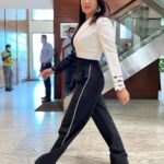 Sunny Leone Instagram - Walking…walking…walking… Outfit @labelnupurgupta Accessories @arzonai_jewellery styled by @hitendrakapopara Assisted by @sameerkatariya92 @tanyakalraaa make up @starstruckbysl