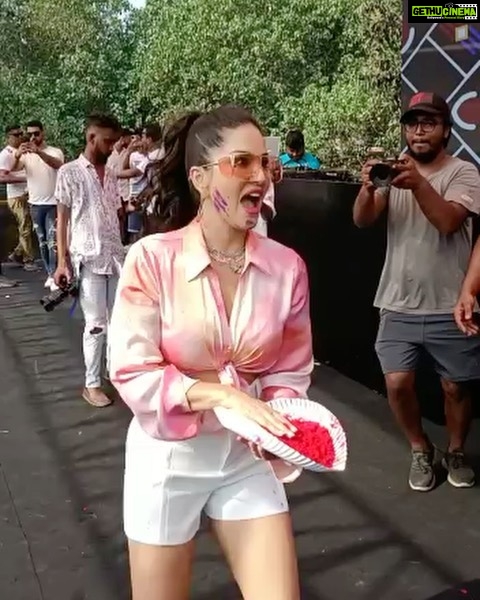 Sunny Leone - 1.3 Million Likes - Most Liked Instagram Photos