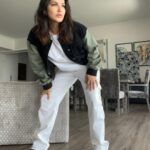 Sunny Leone Instagram - Love this comfy look! Outfit @freakinsindia @iamanimalofficial Styled by @hitendrakapopara Assisted by @sameerkatariya92 @tanyakalraaa