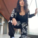 Sunny Leone Instagram - Love this look! Outfit @justbillibyrashmichhabra Accessories @oceana_clutches styled by @hitendrakapopara Assisted by @sameerkatariya92 @tanyakalraaa